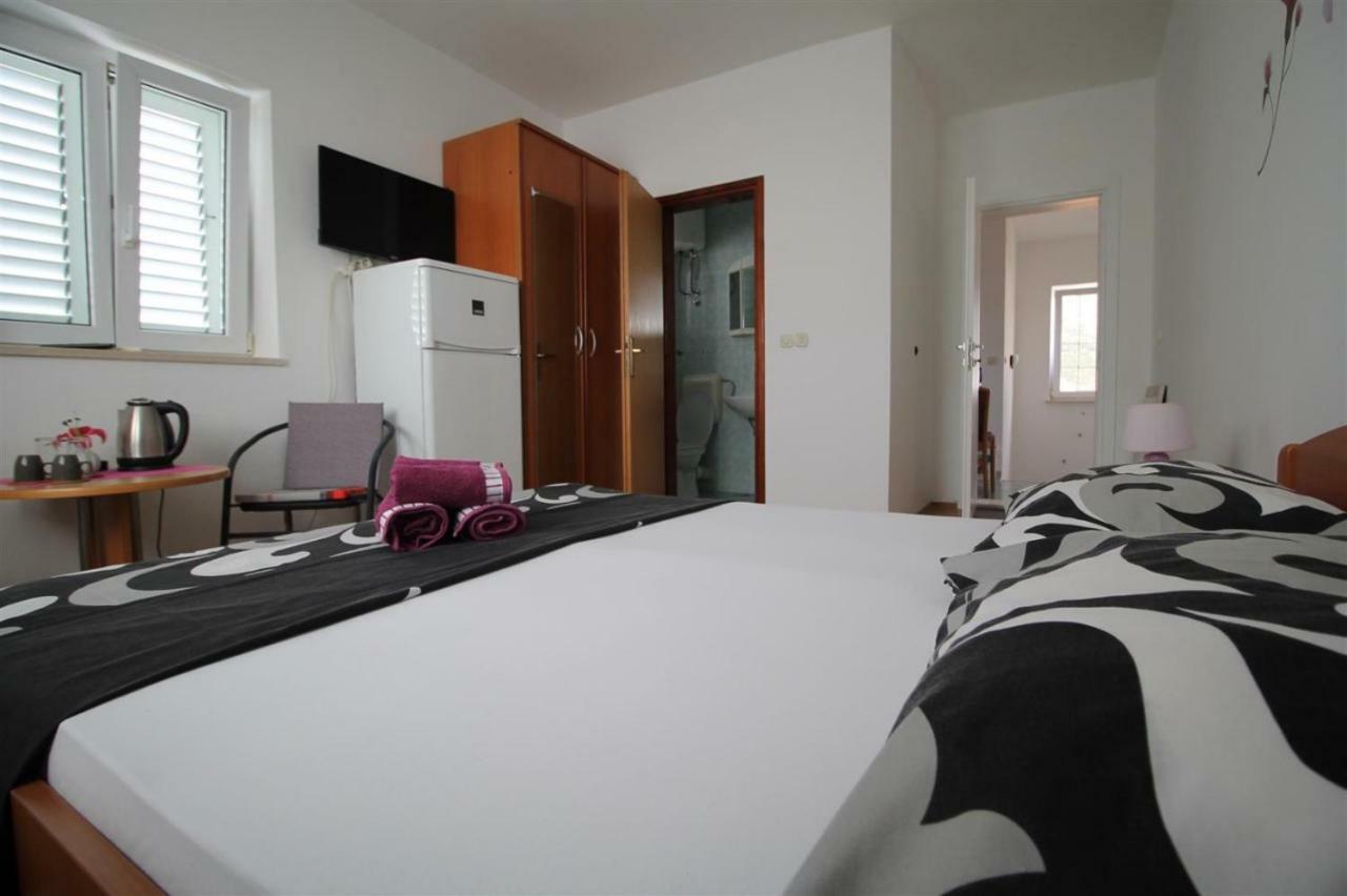 Private Accommodation Carevic Ragusa Esterno foto